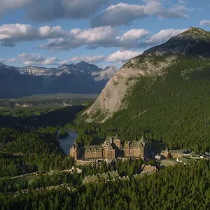 fairmont-banff-springs.banff-hotel.com/
